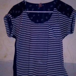 Women's small no boundaries top